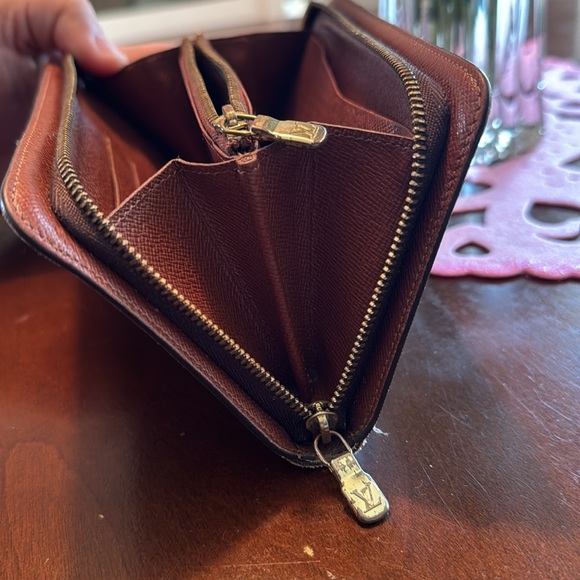Louis Vuitton Monogram Long Zip Wallet - Picture 6 of 9